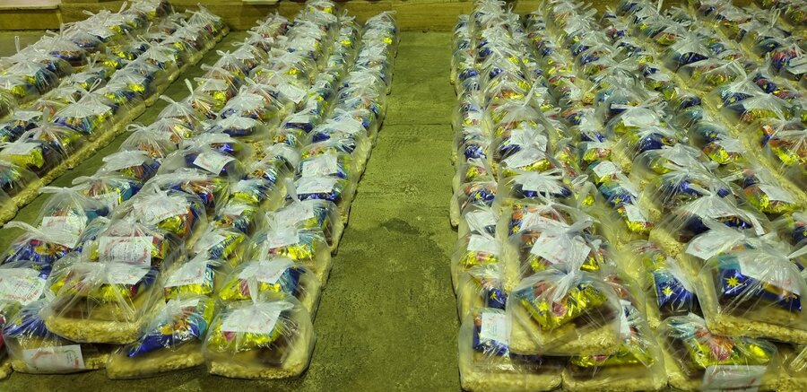 شهرک صنعتی سلماس ۱۰۰ بسته شب یلدایی به مددجویان بهزیستی اهدا کرد