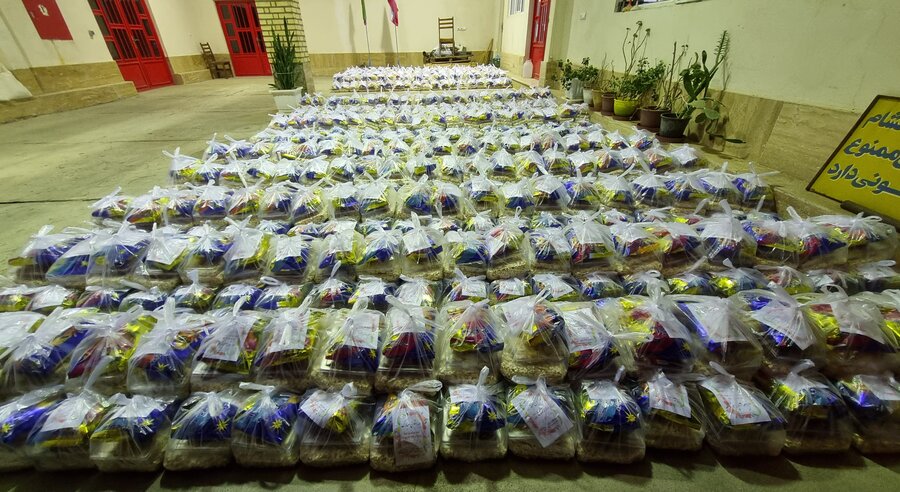 شهرک صنعتی سلماس ۱۰۰ بسته شب یلدایی به مددجویان بهزیستی اهدا کرد