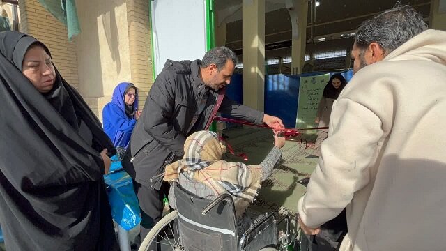 نمایشگاه آثار هنری وصنایع دستی افراد دارای معلولیت