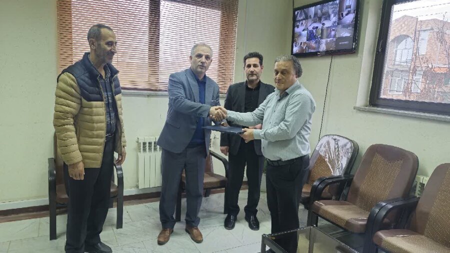 پارس آباد|  تجلیل از همکاران توانمند به مناسبت هفته جهانی معلولین در پارس آباد.