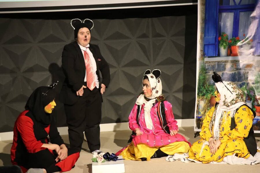 بازبینی آثار هنرمندان استان اردبیل در هشتمین جشنواره منطقهای تئاتر افراد دارای معلولیت «طلوع»