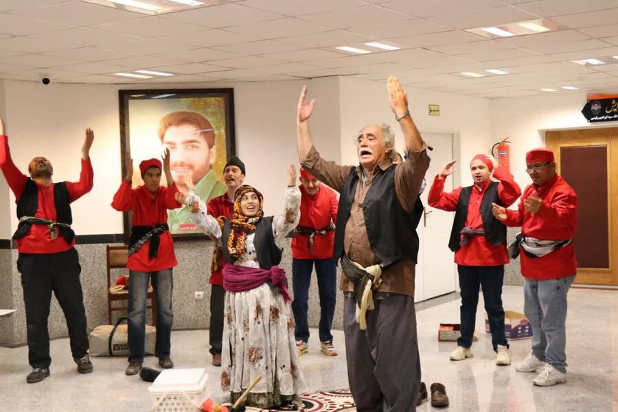 بازبینی آثار هنرمندان استان اردبیل در هشتمین جشنواره منطقهای تئاتر افراد دارای معلولیت «طلوع»