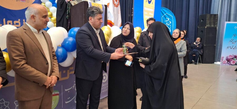 شهرری | تجلیل از مادرانی که بی ادعا ایستاده اند