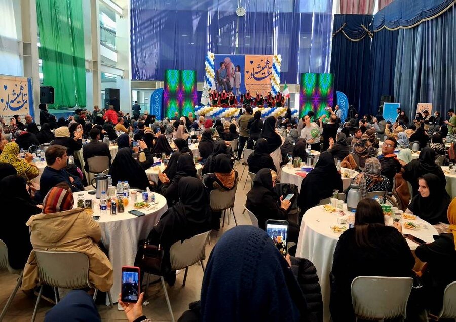 شهرری | تجلیل از مادرانی که بی ادعا ایستاده اند