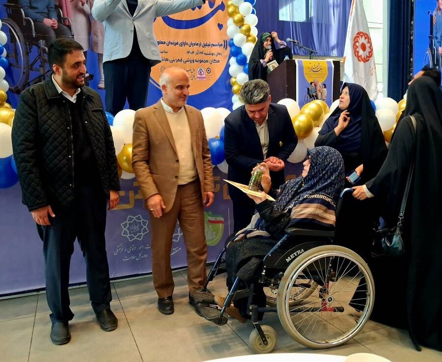 شهرری | تجلیل از مادرانی که بی ادعا ایستاده اند