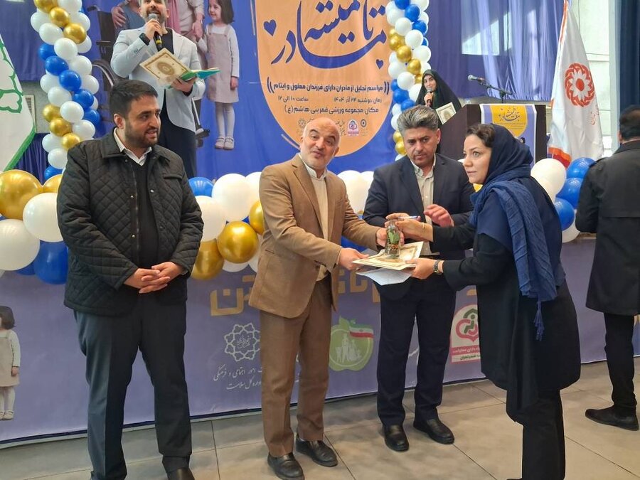 شهرری | تجلیل از مادرانی که بی ادعا ایستاده اند