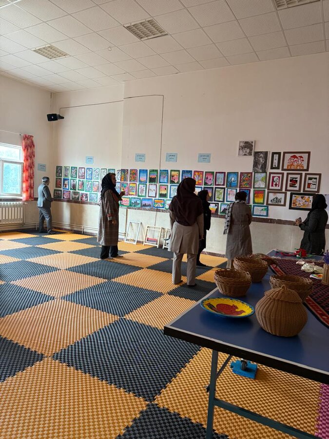 بازدید مسئولان بهزیستی سنندج از دبیرستان دخترانه ارمغان در راستای اجرای طرح «سلام»
