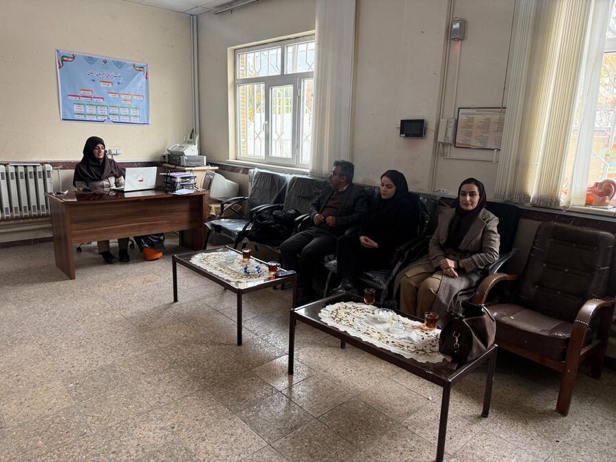 بازدید مسئولان بهزیستی سنندج از دبیرستان دخترانه ارمغان در راستای اجرای طرح «سلام»
