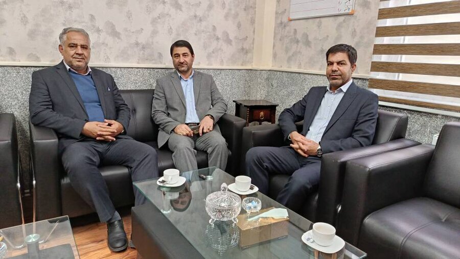 مدیر کل بهزیستی با سرپرست املاڪ تملیکی دیدار و گفتـــگو ڪرد.