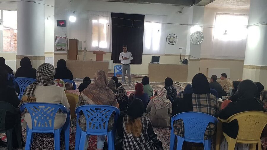 کارگاه آموزشی «نقش والدین در توانمندسازی اجتماعی کودکان» در محلات کمبرخوردار مریوان برگزار شد