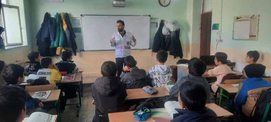 حضور کارشناسان اورژانس اجتماعی در مدرسه شهید محلاتی قروه
