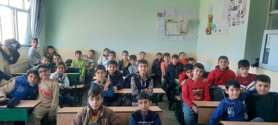 حضور کارشناسان اورژانس اجتماعی در مدرسه شهید محلاتی قروه