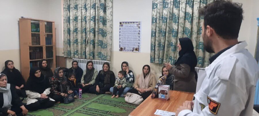 تبیین نقش اورژانس اجتماعی در دبیرستان دخترانه ۱۳ آبان شهرستان قروه
