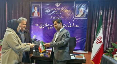 تجلیل از بانوی شاغل در اداره بهزیستی چهاربرج بمناسبت گرامیداشت مقام زن