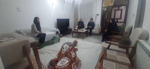 بازدید مدیرکل بهزیستی گیلان از خانواده دارای دو فرزند معلول