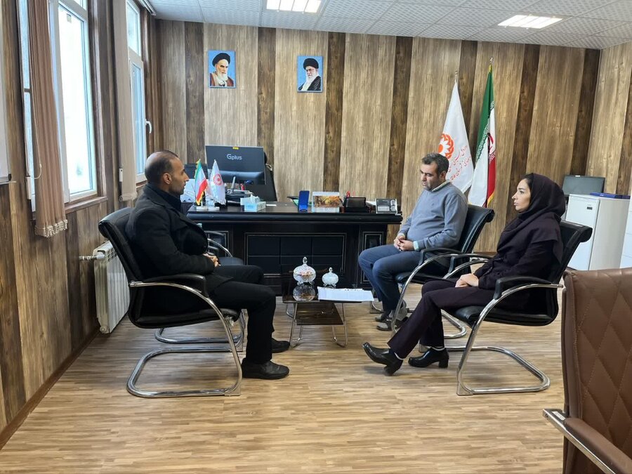 طالقان | دیدار مسئول طرح غربالگری سلامت زنان شبکه بهداشت با رئیس اداره بهزیستی شهرستان طالقان 