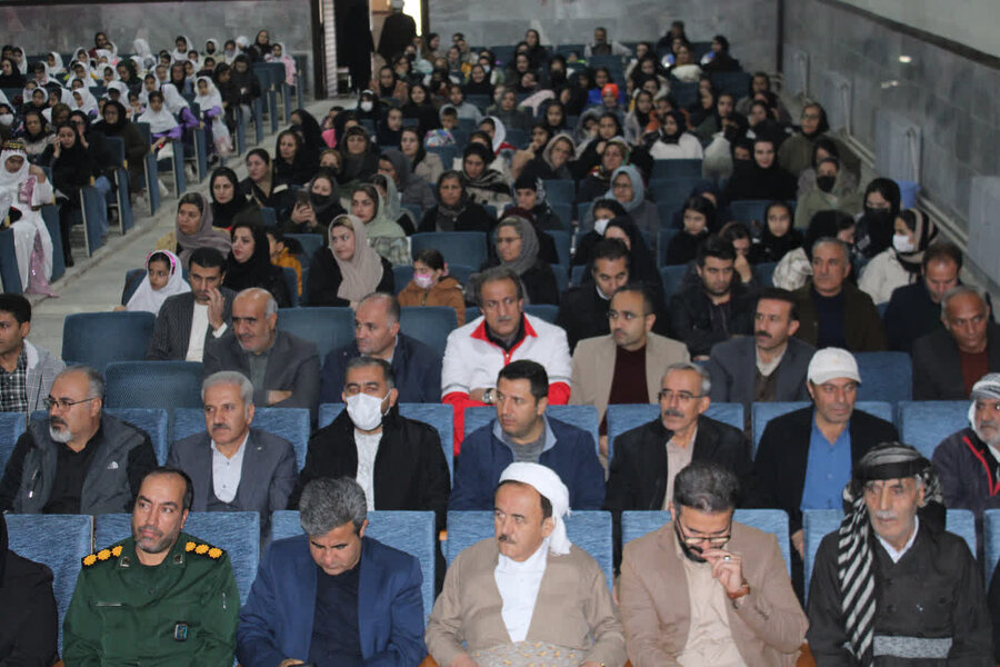 تقدیر از بانوان اداره بهزیستی دیواندره در روز گرامیداشت مقام مادر
