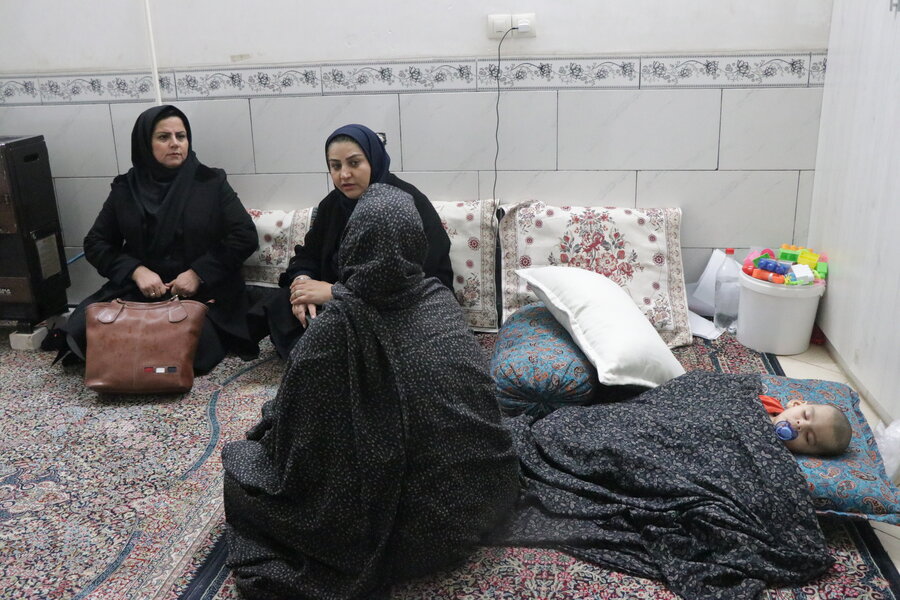 دیدارکارشناس اداره پذیرش وهماهنگی سازمان بهزیستی کشوربا خانواده های تحت حمایت بهزیستی استان کرمان