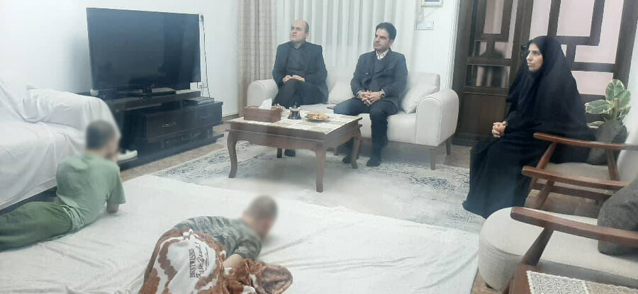 بازدید مدیرکل بهزیستی گیلان از خانواده دارای دو فرزند معلول
