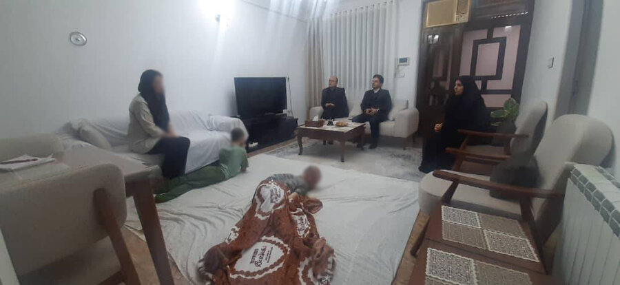 بازدید مدیرکل بهزیستی گیلان از خانواده دارای دو فرزند معلول