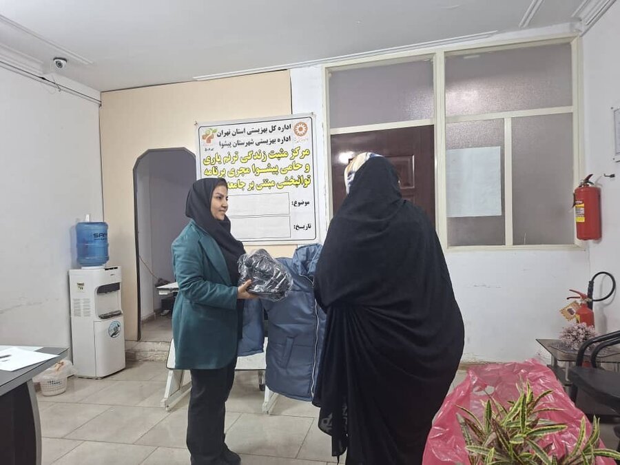 پیشوا | توزیع ۱۶۰ عدد کفش و کاپشن بین فرزندان جامعه هدف با همکاری خیریه پیش‌گامان