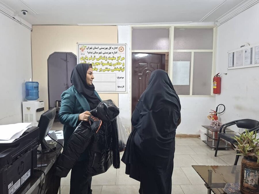 پیشوا | توزیع ۱۶۰ عدد کفش و کاپشن بین فرزندان جامعه هدف با همکاری خیریه پیش‌گامان