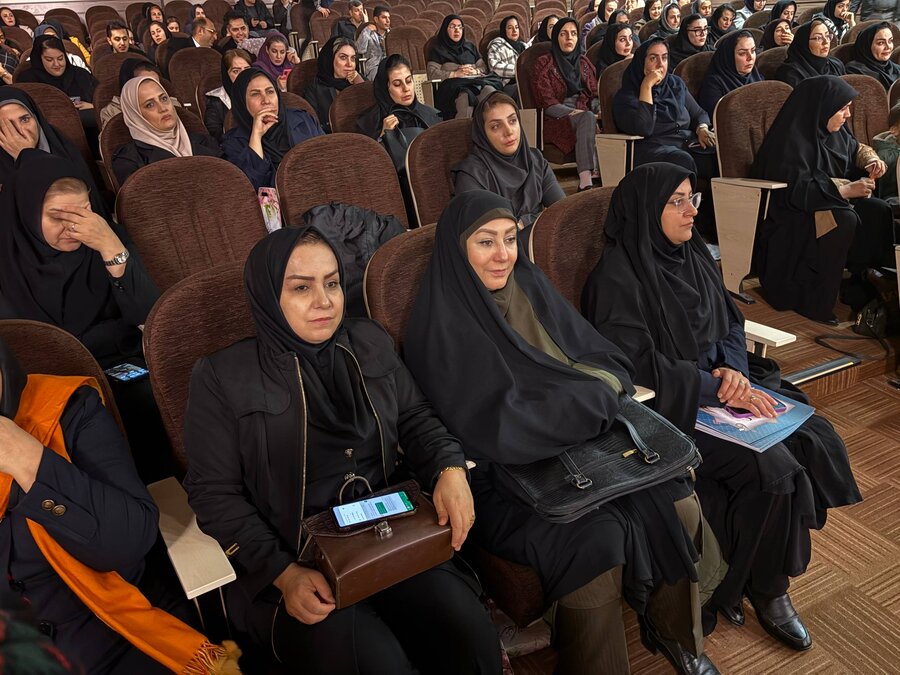 حضور مدیرکل بهزیستی کردستان و مشاور امور بانوان در آیین گرامیداشت روز زن