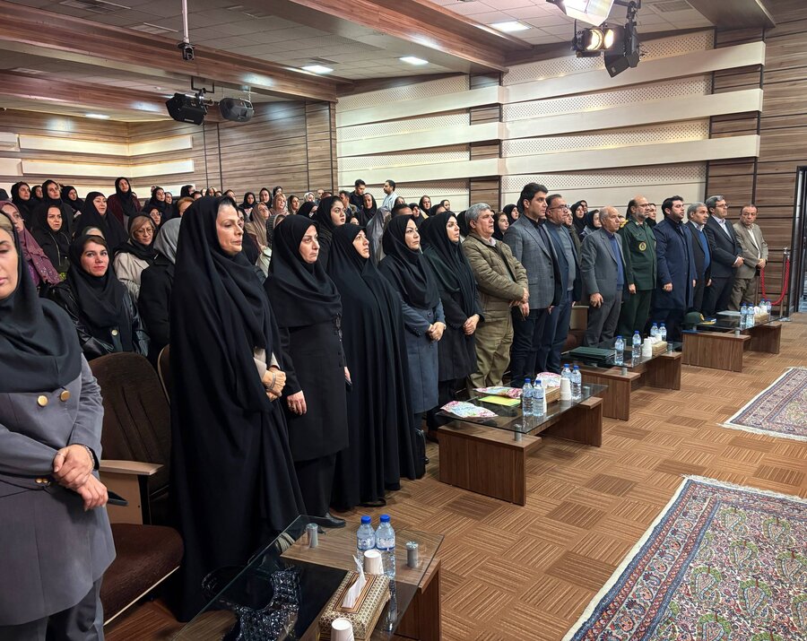 حضور مدیرکل بهزیستی کردستان و مشاور امور بانوان در آیین گرامیداشت روز زن