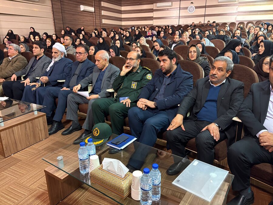 حضور مدیرکل بهزیستی کردستان و مشاور امور بانوان در آیین گرامیداشت روز زن