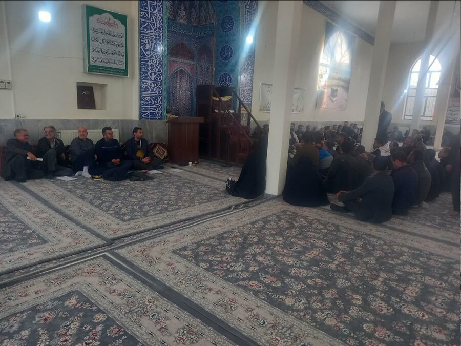 برنامه میز خدمت در روستای ازون‌دره کبودراهنگ با حضور مسئولان شهرستانی برگزار شد