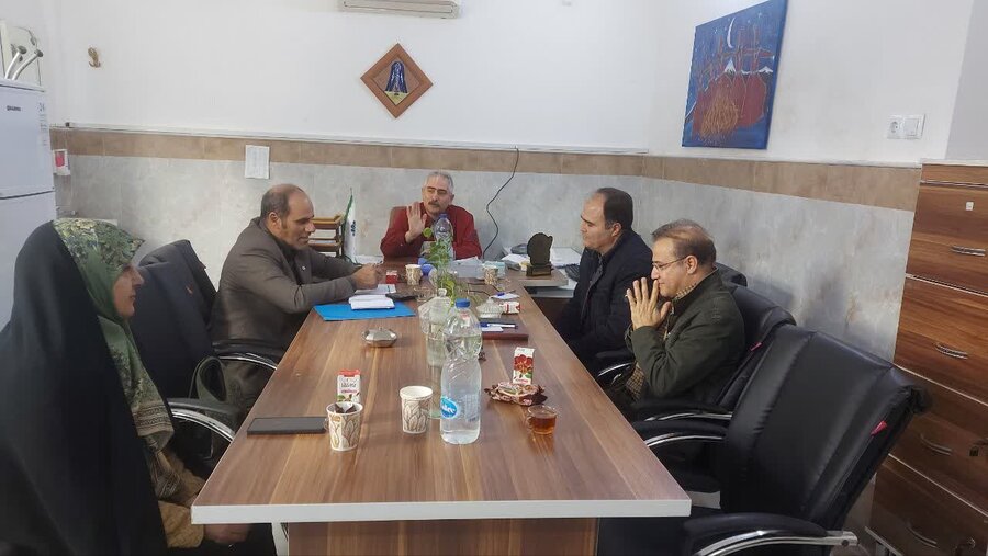 بررسی مشکلات و اتخاذ تصمیمات لازم در نشست معاون توانبخشی بهزیستی با مسئولان مرکز"انوار آفتاب"