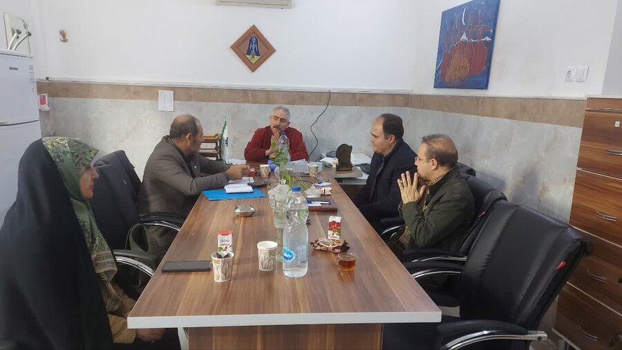 بررسی مشکلات و اتخاذ تصمیمات لازم در نشست معاون توانبخشی بهزیستی با مسئولان مرکز"انوار آفتاب"
