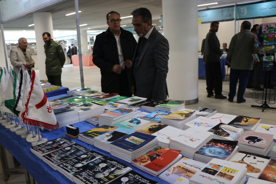 بازدید مدیرکل بهزیستی استان کرمان از نمایشگاه کتاب