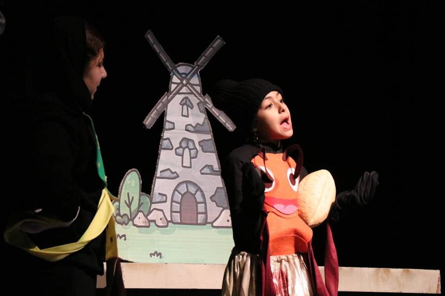 بازبینی آثار نمایشی استان میزبان انجام شد