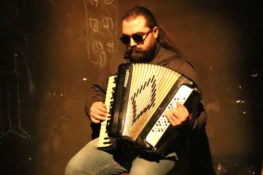 بازبینی آثار نمایشی استان میزبان انجام شد