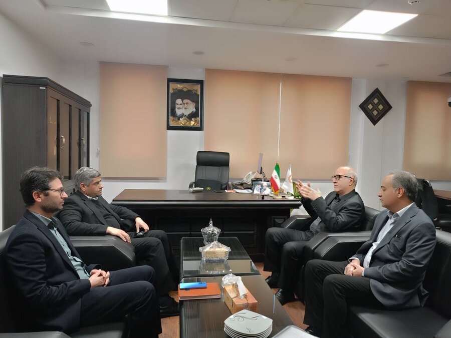 بیرجند/مدیرکل بهزیستی استان خراسان جنوبی مطالبات کارکنان بهزیستی را از رئیس مجمع نمایندگان استان پیگیری نمود