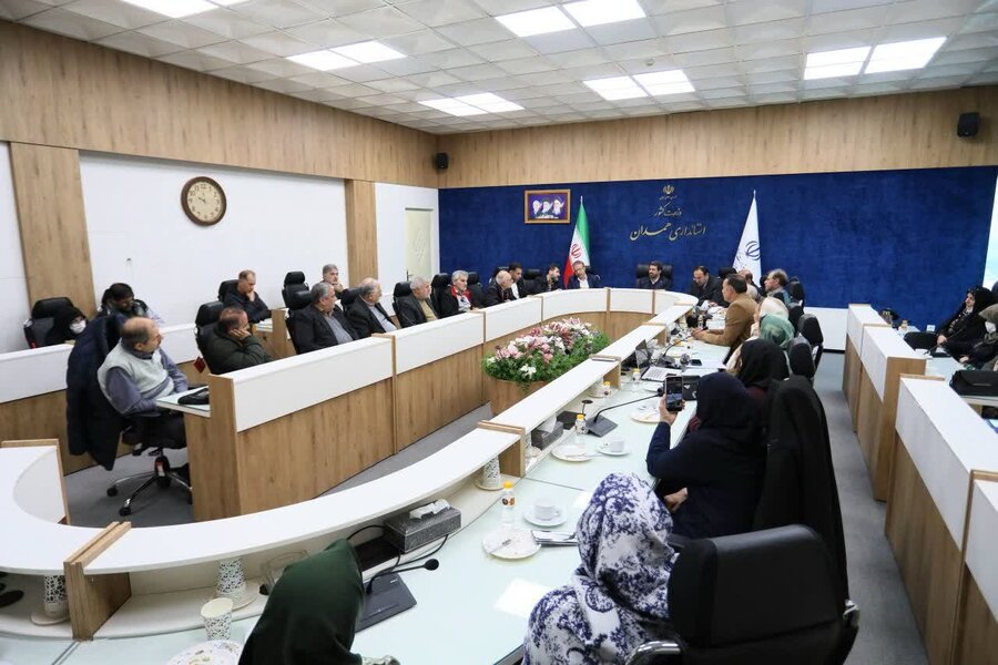 گفتوگوی صمیمی استاندار همدان با بازنشستگان