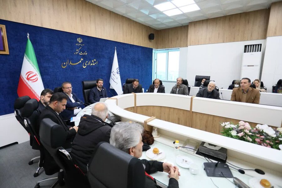 گفتوگوی صمیمی استاندار همدان با بازنشستگان