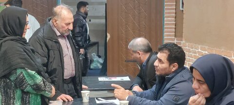اسلامشهر| دیدار چهره‌به‌چهره رئیس اداره بهزیستی  با شهروندان در شهرک واوان