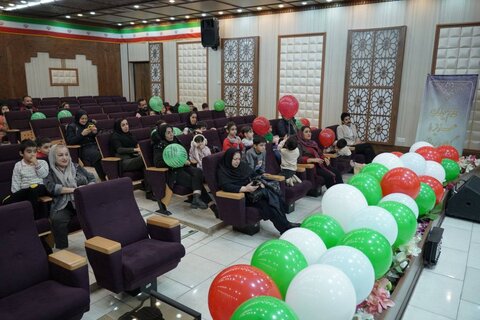 برگزاری مراسم جشن شب یلدا ویژه کودکان تحت پوشش بهزیستی شهرستان رشت