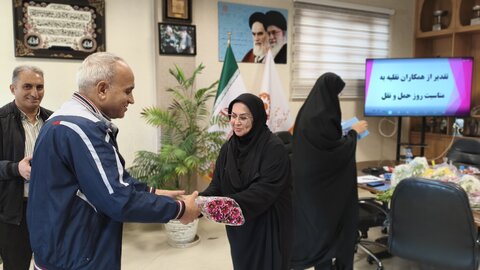 گزارش تصویری / تقدیرمدیرکل از تلاش های همکاران نقلیه بهزیستی استان اصفهان