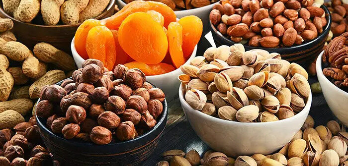 توزیع بسته‌های یلدایی بین مددجویان بهزیستی رزن