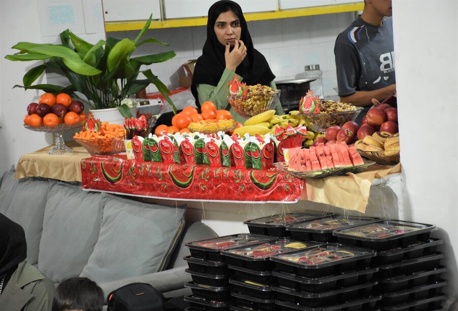 رفتن به پیشواز یلدا با حضور امام جمعه رفتن به پیشواز یلدا با حضور امام جمعه