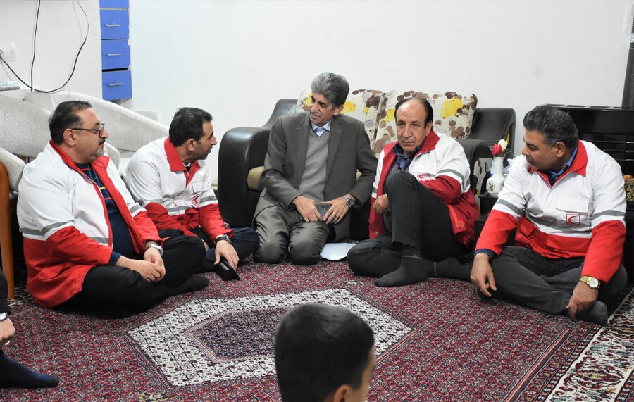 رفتن به پیشواز یلدا با حضور امام جمعه رفتن به پیشواز یلدا با حضور امام جمعه