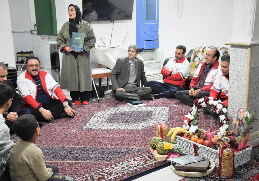 رفتن به پیشواز یلدا با حضور امام جمعه رفتن به پیشواز یلدا با حضور امام جمعه