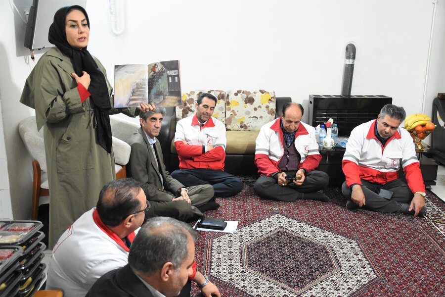 رفتن به پیشواز یلدا با حضور امام جمعه رفتن به پیشواز یلدا با حضور امام جمعه