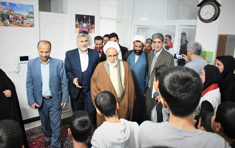 رفتن به پیشواز یلدا با حضور امام جمعه رفتن به پیشواز یلدا با حضور امام جمعه