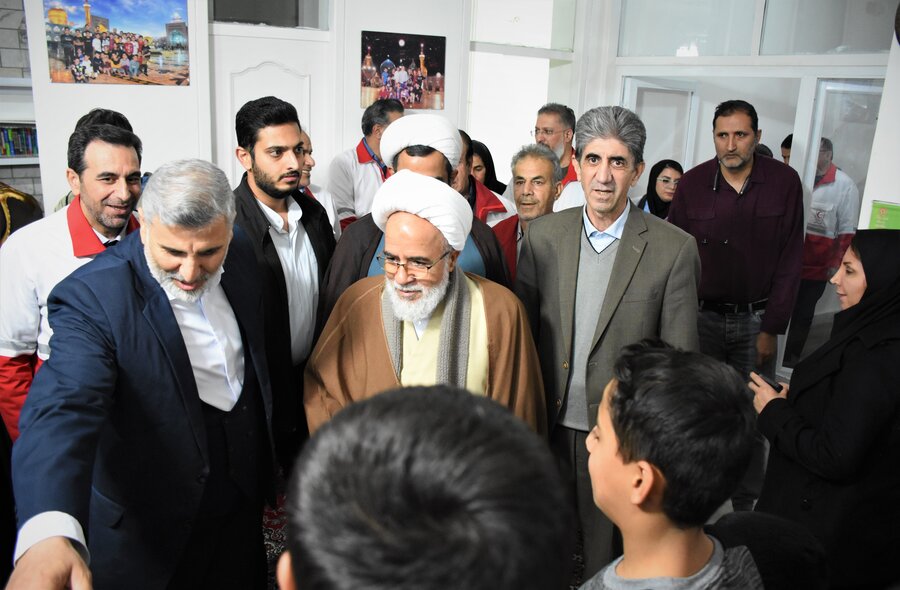 رفتن به پیشواز یلدا با حضور امام جمعه رفتن به پیشواز یلدا با حضور امام جمعه