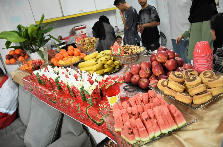 رفتن به پیشواز یلدا با حضور امام جمعه رفتن به پیشواز یلدا با حضور امام جمعه