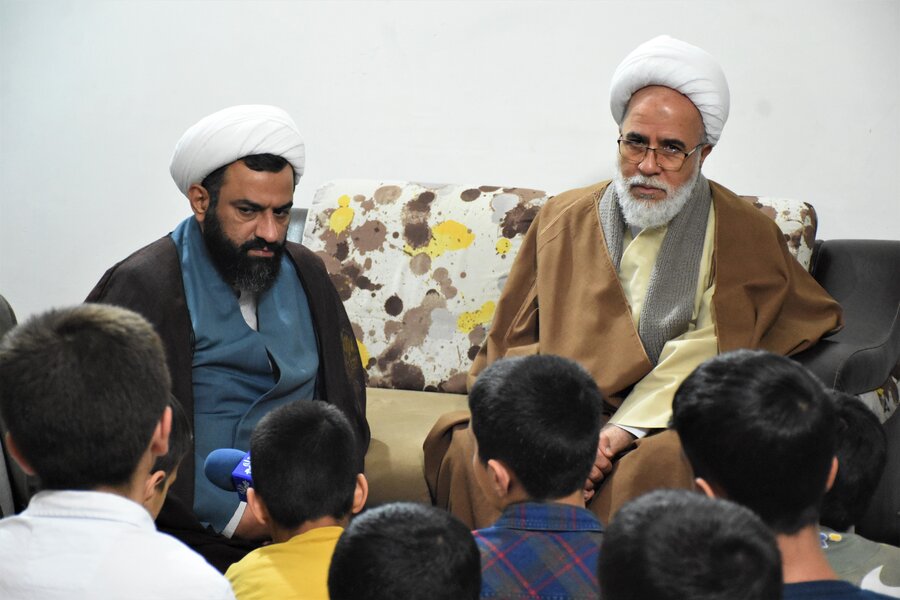 رفتن به پیشواز یلدا با حضور امام جمعه رفتن به پیشواز یلدا با حضور امام جمعه